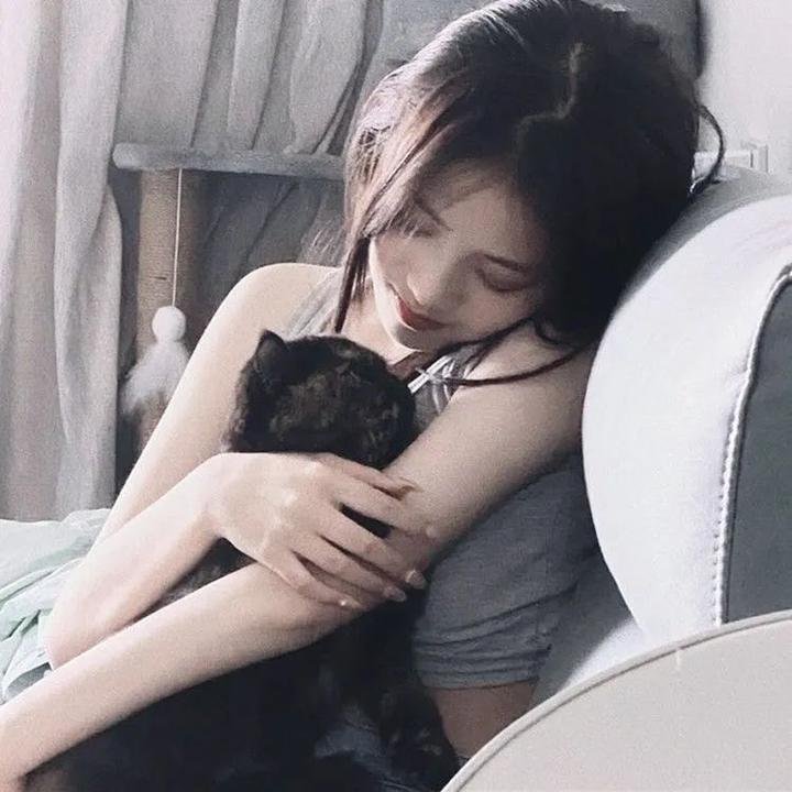 以遇刺为生的女人